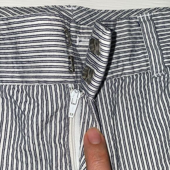 Calvin Klein Pinstripe Seersucker Short Shorts Size 2 - Picture 6 of 9